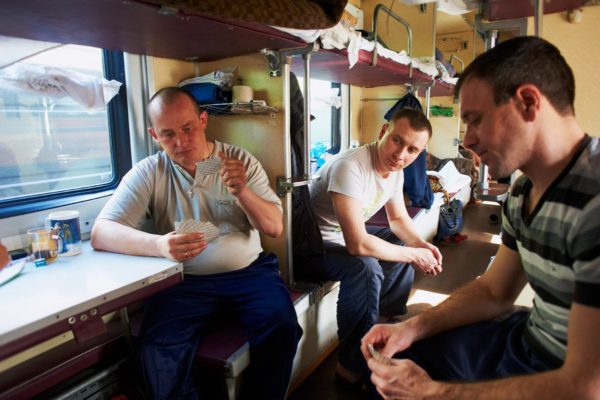Как правильно вести себя в вагонах поездов РЖД